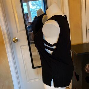 L ATHLETA CUT OUT TANK TOP CREW NECK BLACK. OPEN LADDER SIDES EUC COOL COMFY